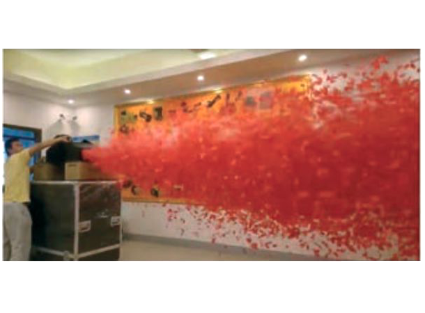 Cyclone CO2 confetti machine Mål: 76x42x47cm - 15,4kg