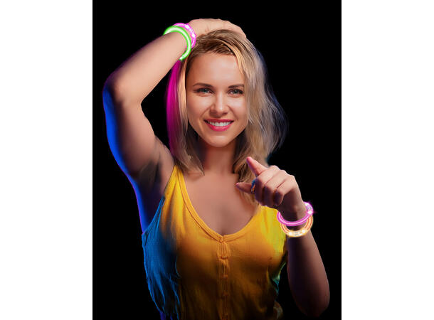 Armbånd m/LED-lys - Ass farger 1 Pose med 4 armbånd - 8cm 