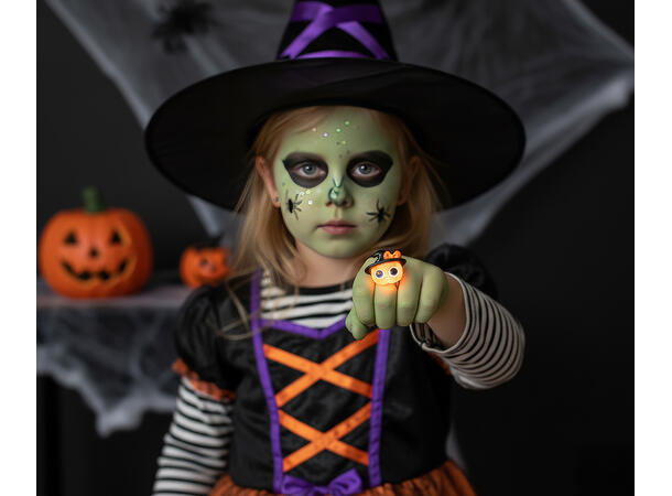 Halloweenringer m/lys - 3 ass design Display med 24 ringer m/lys - 3cm 