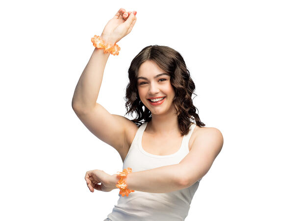 Armbånd - Sommerblomster - 4 farger ass 2 Armbånd med blomter og perler 