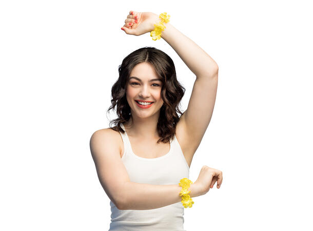 Armbånd - Sommerblomster - 4 farger ass 2 Armbånd med blomter og perler 